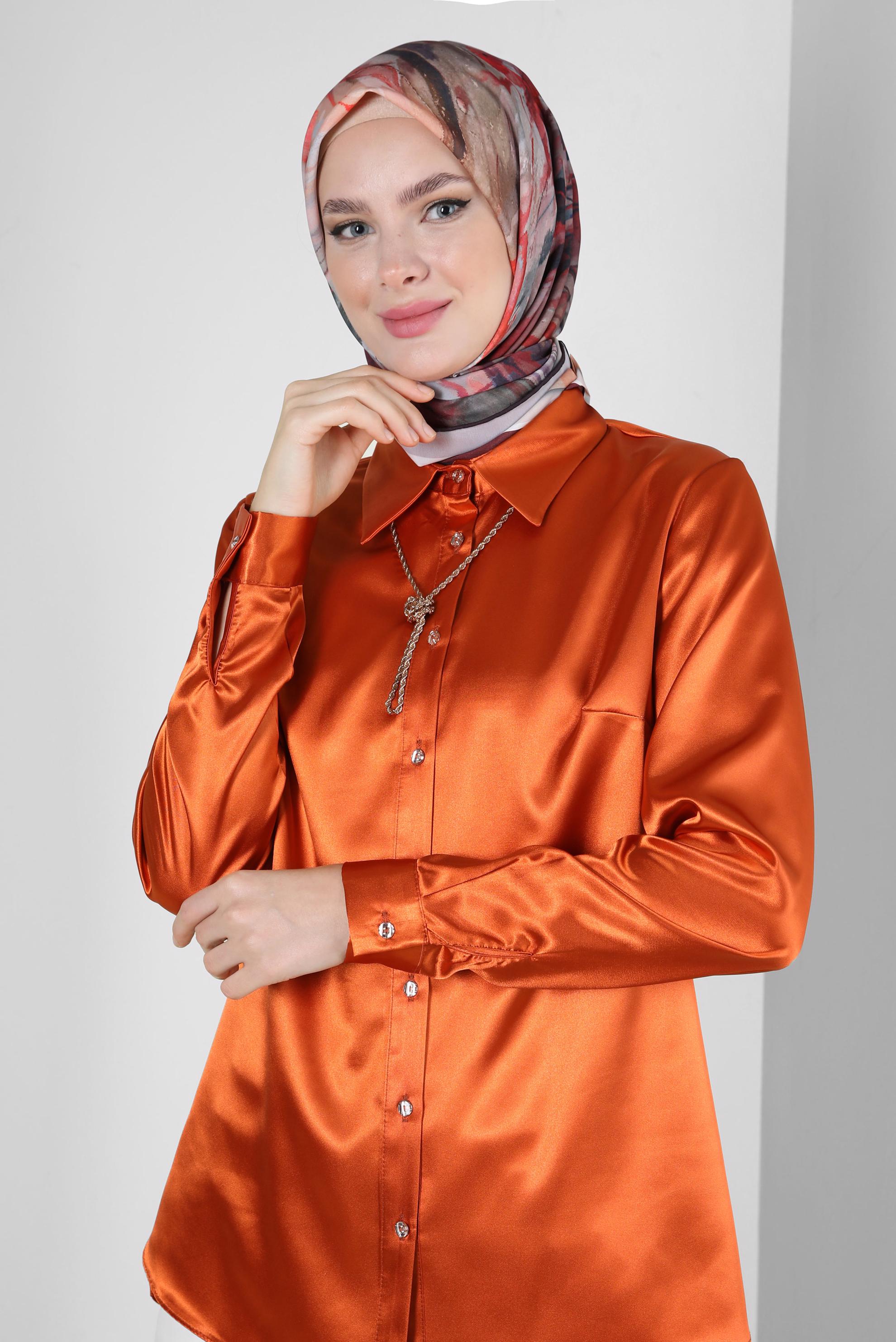 Tesettür giyim TURUNCU DÜĞMELİ SATEN BLUZ 43755